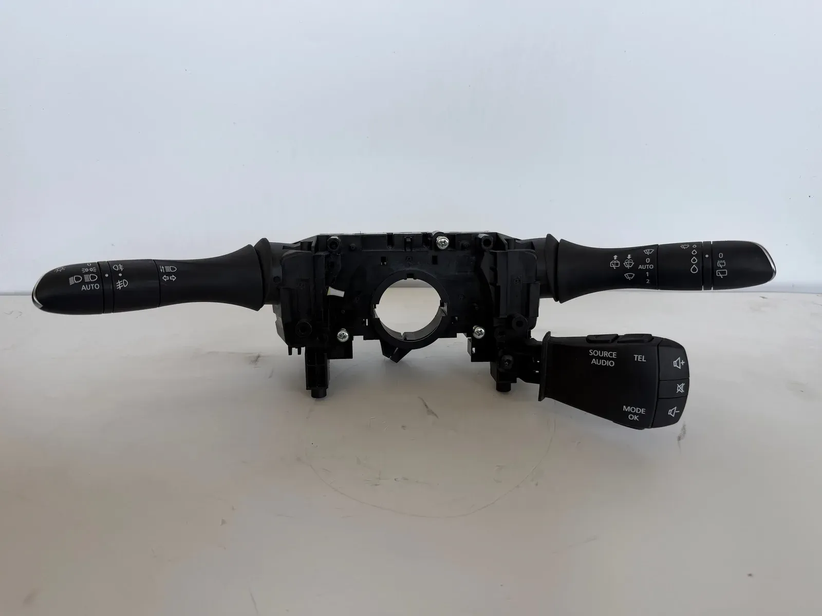 Comutador piscas / escovas Renault Clio V 2020 referência 255679262R
