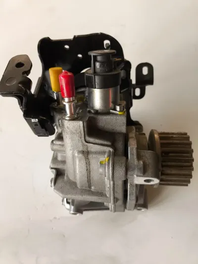 Bomba Injectora de combustível Renault Kangoo referência 167007358R