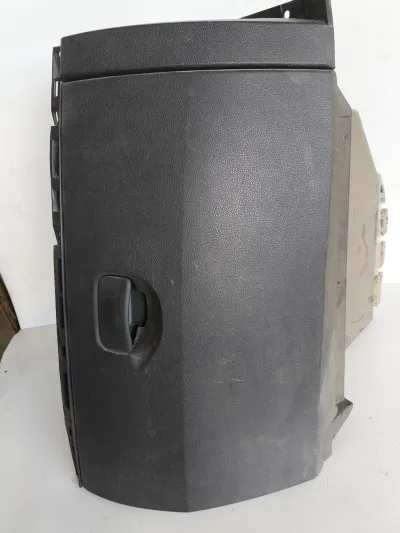 Porta-luvas Renault Clio III referência 8200407712