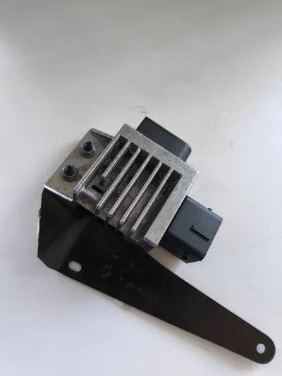 Relê das velas de incandescência Renault Trafic referência 271203982R