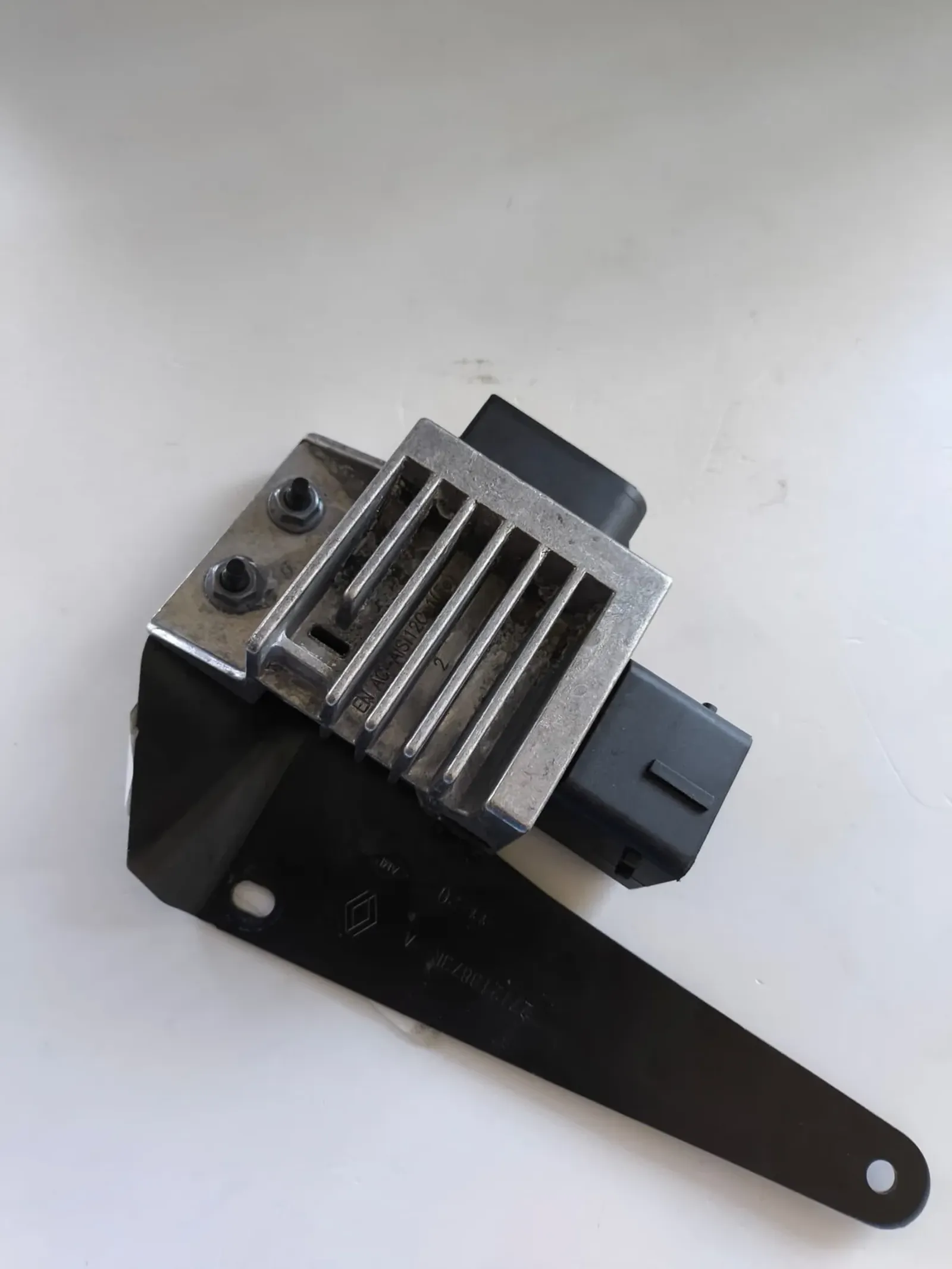 Relê das velas de incandescência Renault Trafic referência 271203982R