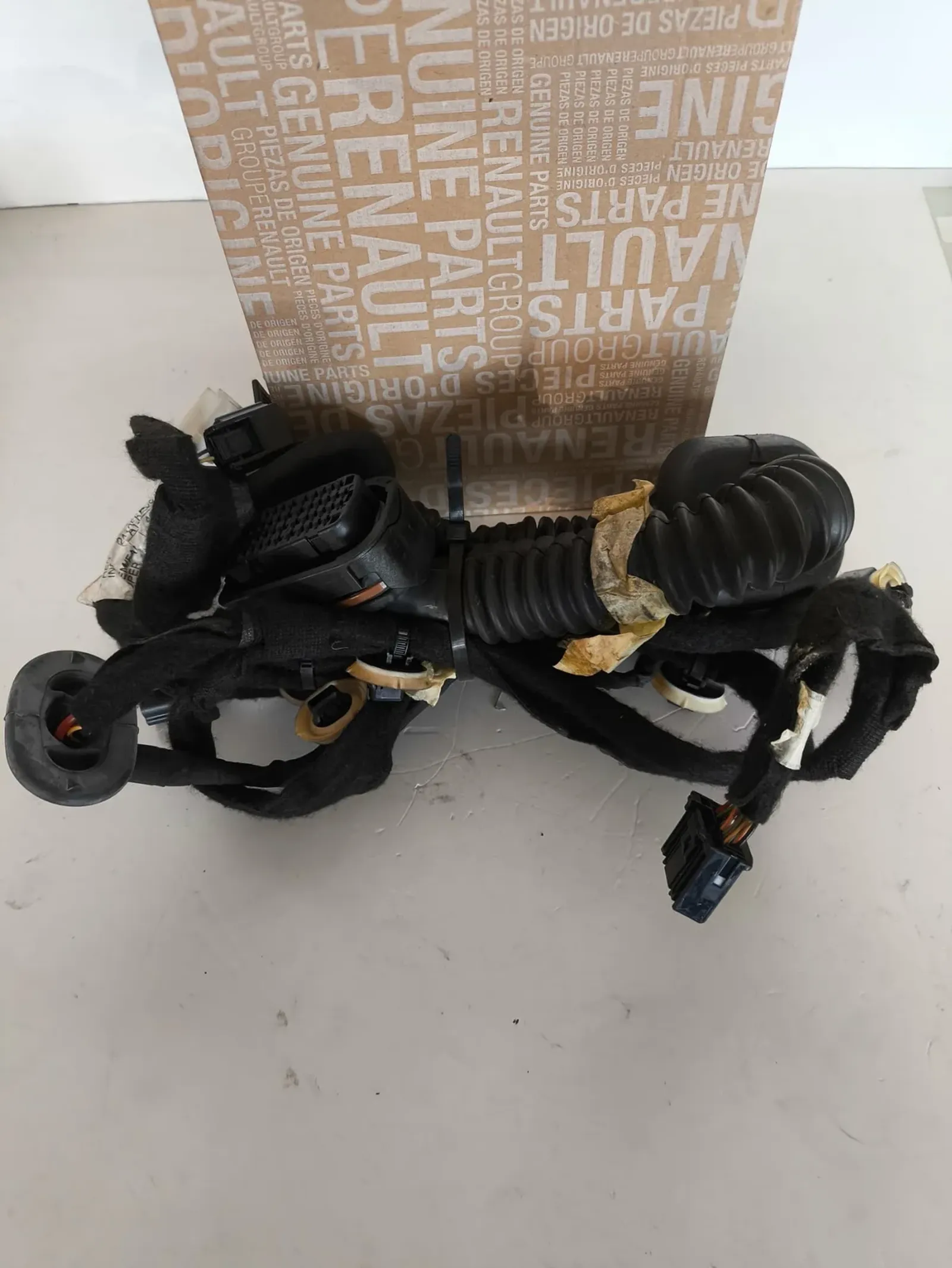 Cablagem de porta FE Renault Clio V referência 241256523R
